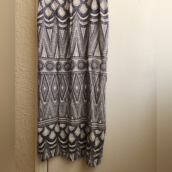 H&M- Geometric Dress - Picture 4 of 7